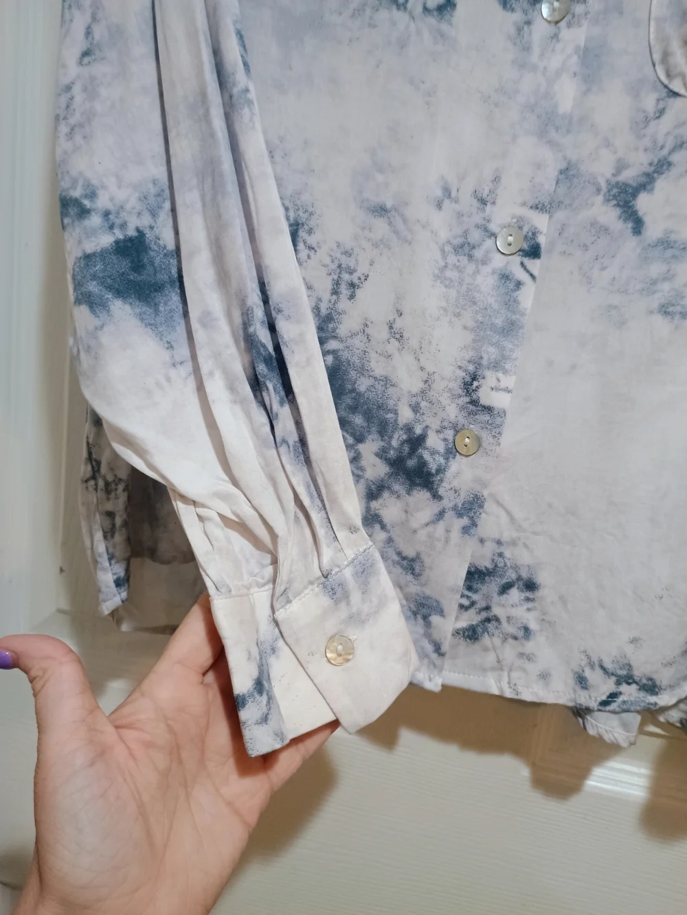 Grade & Gather Oversized Flowy Fit Blue Tie-Dye Button-Down Blouse Size Small - Picture 4 of 8